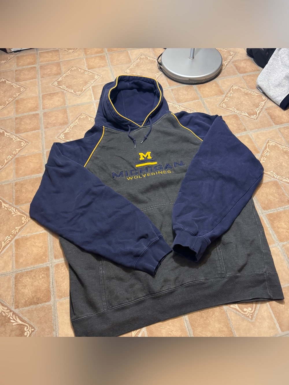 Vintage Pro Edge Michigan Wolverines Hoodie – Size Large (Navy & Gray)